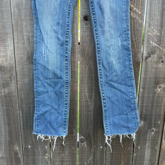 Miss Me Jeans Women's size 26 Distressed Denim Straight Low Rise Frayed Hem - Picture 3 of 10